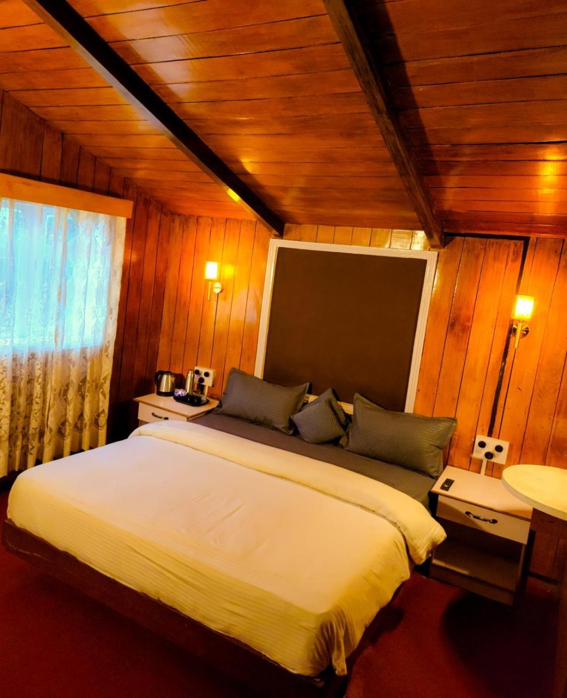 Woodhouse Hotell Ooty Exteriör bild
