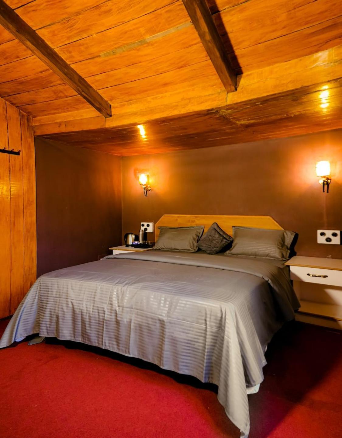 Woodhouse Hotell Ooty Exteriör bild